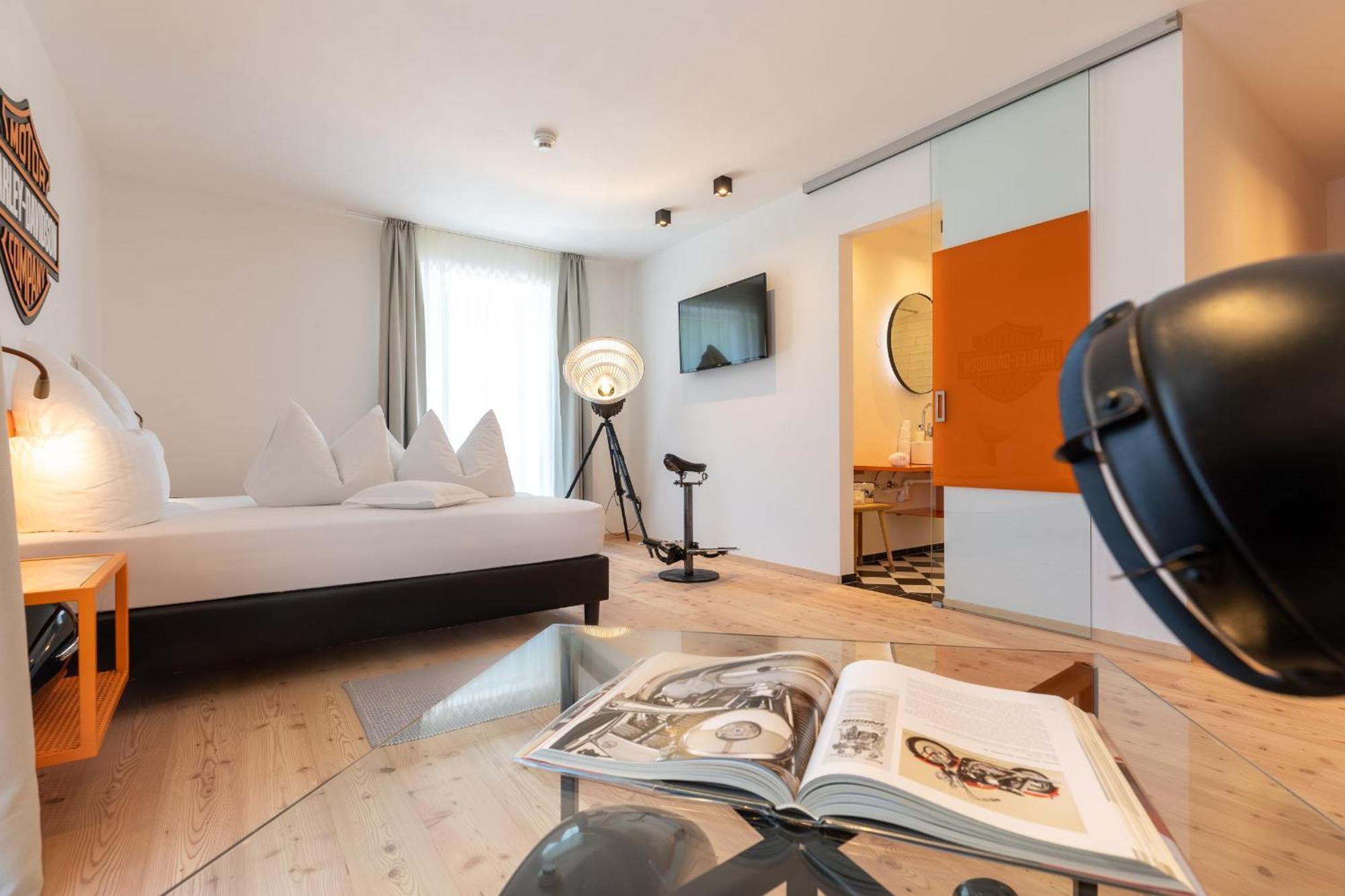 Al Plan, A Mountain Moving Hotel Сан Вигилио ди Маребе Стая снимка
