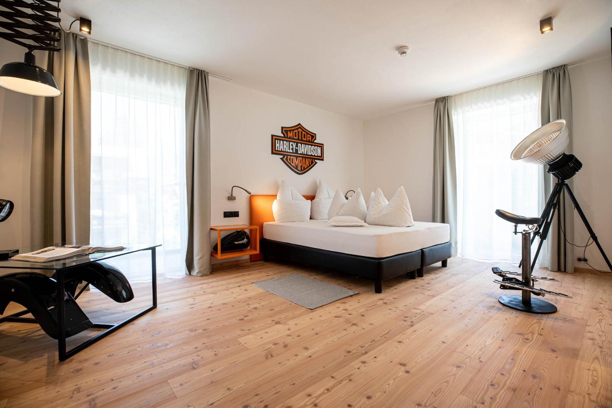 Al Plan, A Mountain Moving Hotel Сан Вигилио ди Маребе Стая снимка